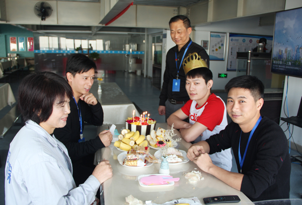 william威廉英国官网11月员工生日会&mdash;&mdash;关怀常在 祝福永远