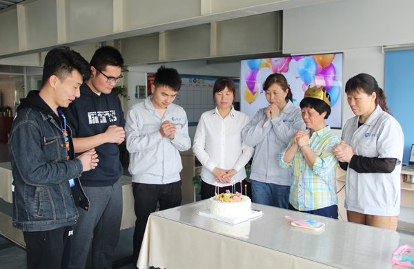 william威廉英国官网4月员工生日会&mdash;&mdash;你是最美四月天