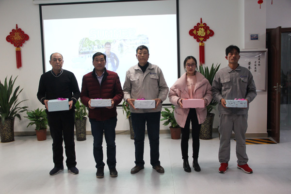 william威廉英国官网12月份员工生日会温馨举行