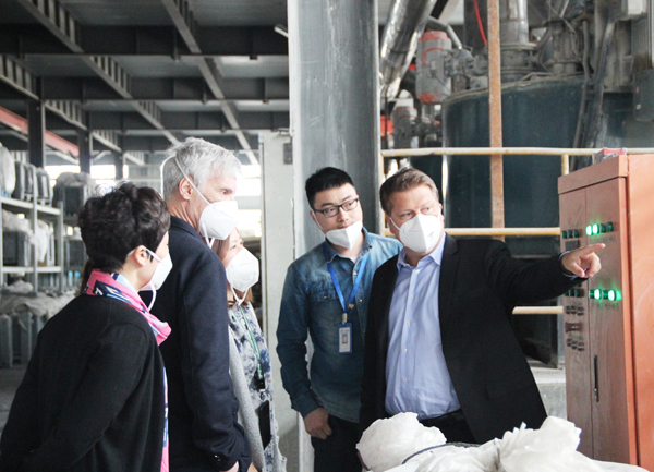 外商来我司参观并进行技术交流