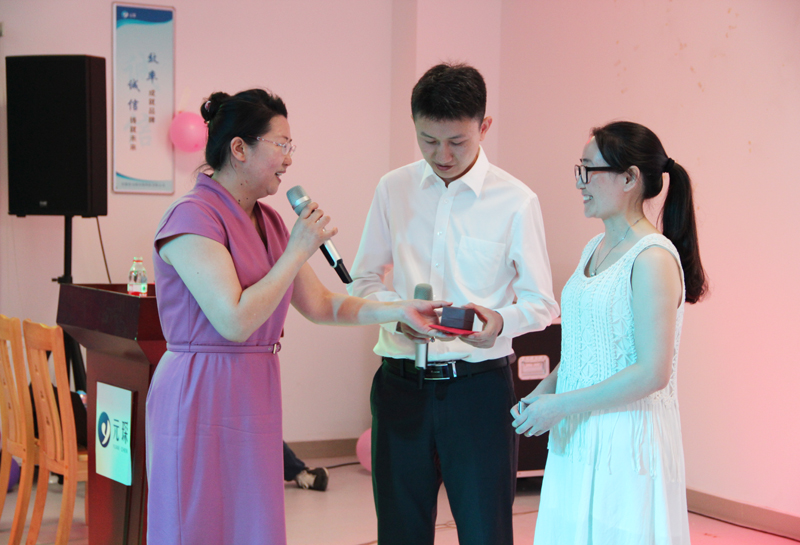 贺williamhill英国中文官网新人喜结连理 赞williamhill英国中文官网家庭爱意浓浓