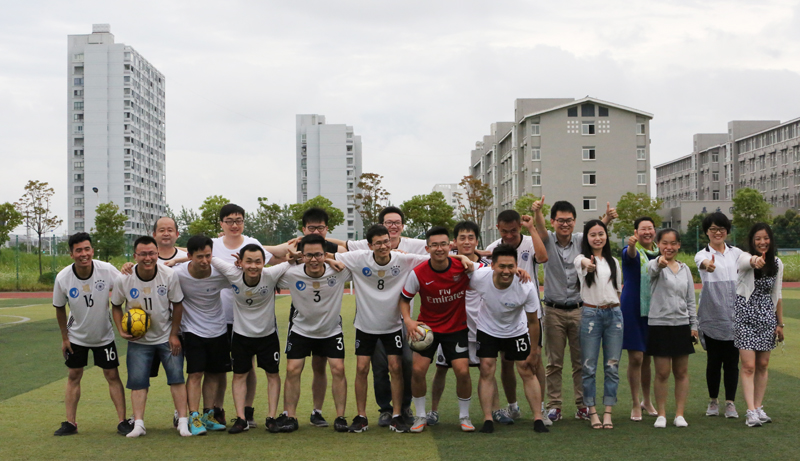 williamhill英国中文官网健儿挥洒汗水 绿茵场上英姿飒爽