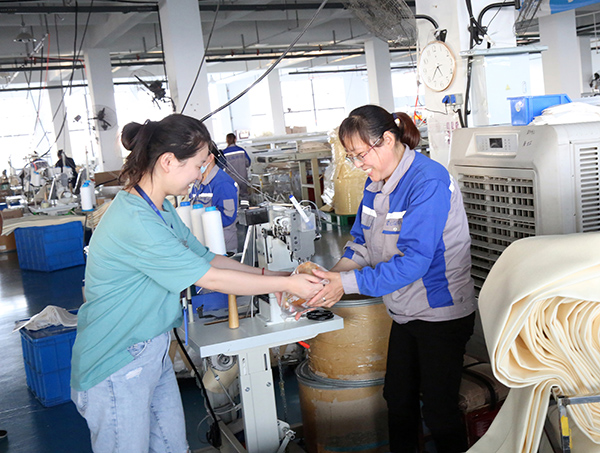 william威廉英国官网慰问一线夜班员工提振精神鼓士气